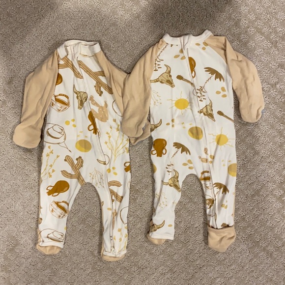 Goumi Other - goumi western print footed pajama 0-3 mo